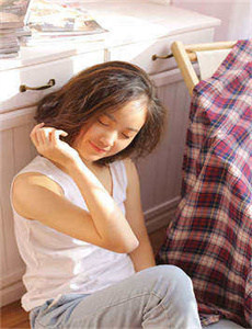 《玩弄丰满少妇XXXXX性多毛-张含韵老公》