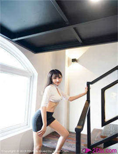 《CHINESE东北女人舒服-晚上两个人打扑克的视频》